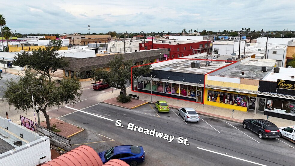 More Photos Of 320 S Broadway St, McAllen Department Store For Sale