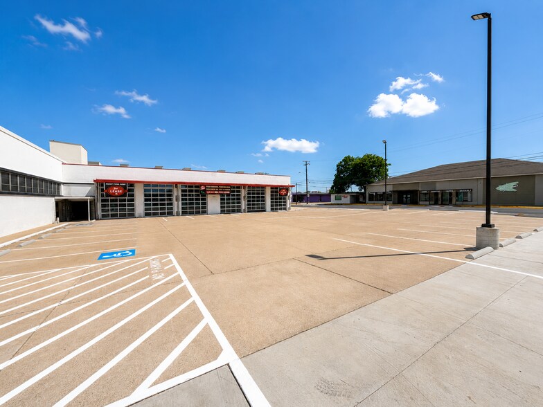 More Photos Of 1726 Austin Ave, Waco Storefront Retail Office For Lease
