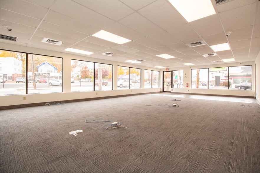 More Photos Of 9 Stafford St, Worcester Freestanding For Sale