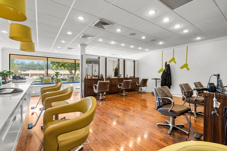 Primary Photo Of 420 Post Rd W, Westport Storefront For Sale