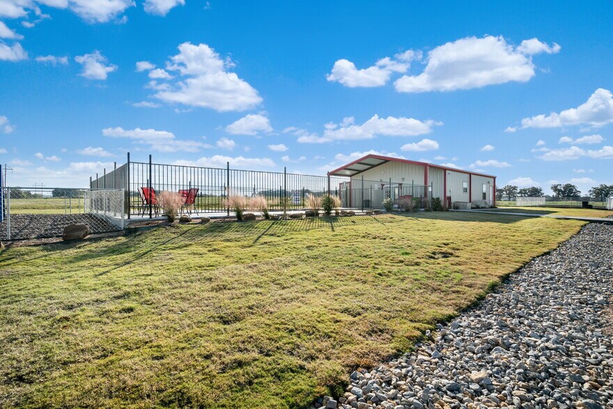 More Photos Of 351 My Ln, Millsap Trailer Camper Park For Sale