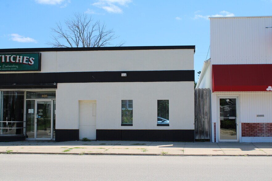 Primary Photo Of 407 S Main St, Fond Du Lac Storefront Retail Office For Lease