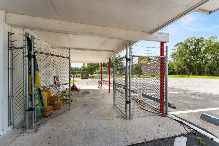 More Photos Of 17313 NE US Highway 301, Waldo Freestanding For Sale