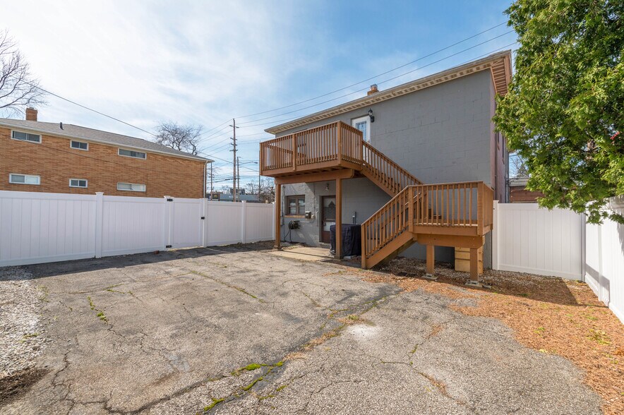 More Photos Of 5203 Turney Rd, Garfield Heights Bar For Sale