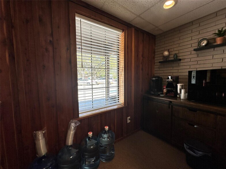 More Photos Of 120 S Charlton St, Woodville Office For Sale