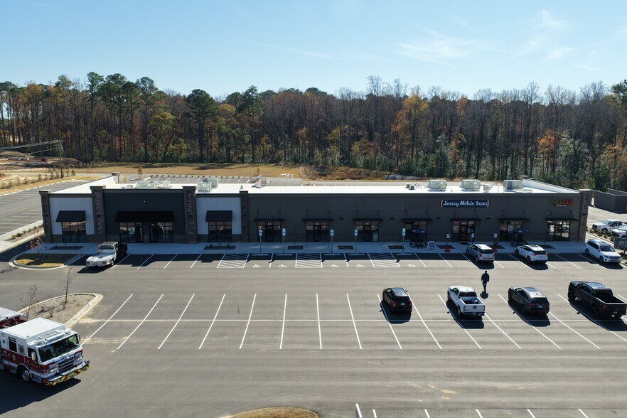 More Photos Of 5533 Corporation Drive, Hope Mills General Retail For Lease