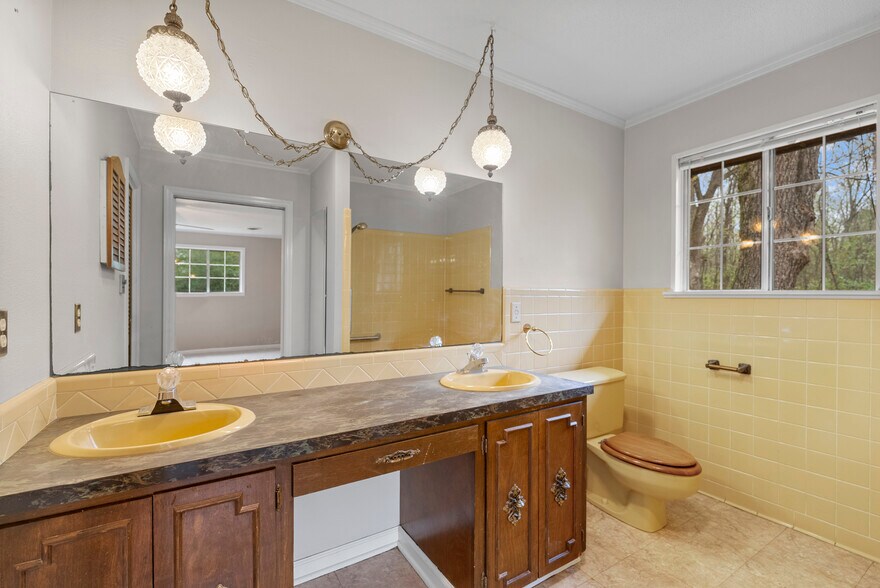 More Photos Of 30 Broadview St, Greenbrier Office For Sale