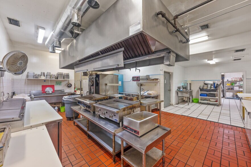 More Photos Of 6512-6514 Norwood Ave, Jacksonville Restaurant For Sale