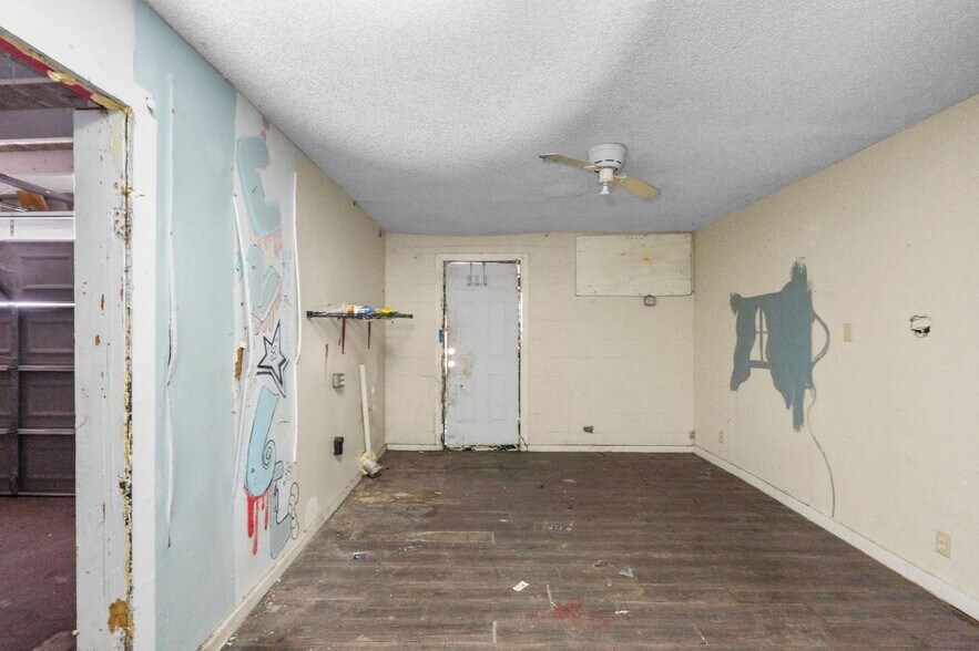 More Photos Of 102 9th St N, Texas City Apartments For Sale