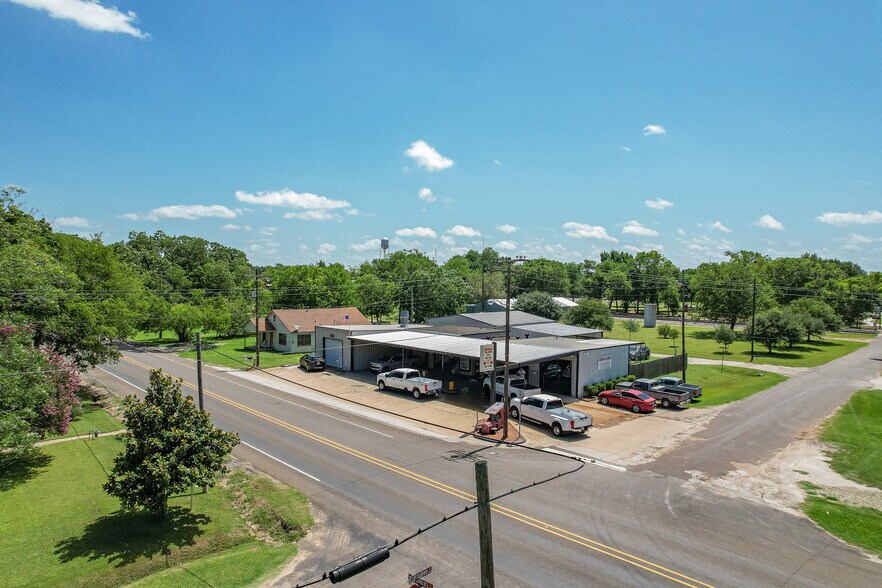 More Photos Of 418 S Commerce St, Bremond Auto Repair For Sale