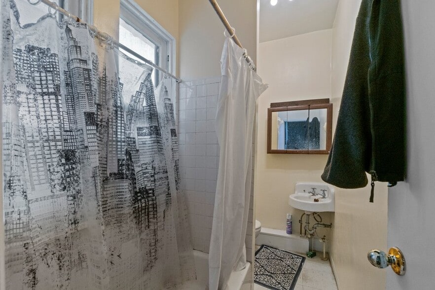 More Photos Of 2301 Maryland Ave, Baltimore Apartments For Sale