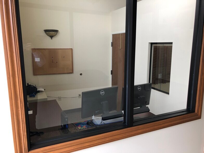 More Photos Of 23 Forry St, Newark Office Residential For Lease