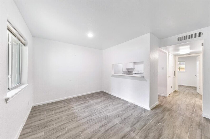 More Photos Of 1312 W Adoue St, Alvin Apartments For Sale