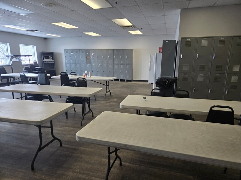 More Photos Of 5855 Carbonmill Dr, South Bend Distribution For Lease