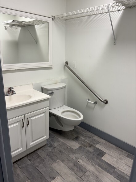More Photos Of 4330 Sheridan St, Hollywood Medical For Sale