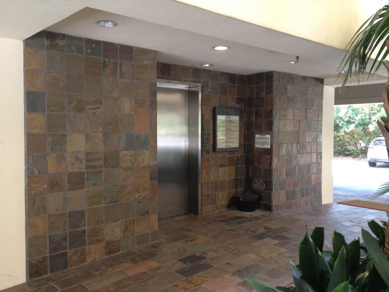 More Photos Of 52 New Orleans Rd, Hilton Head Island Office For Sale