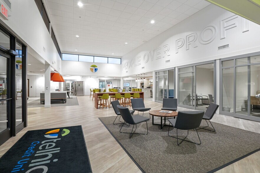 More Photos Of 201 Outerbelt St, Columbus Office For Sale