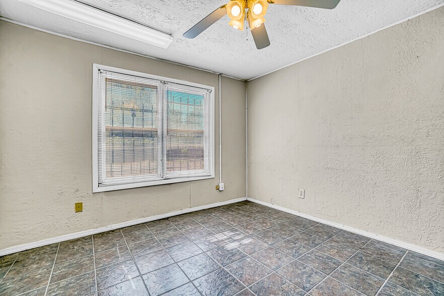 More Photos Of 1222 NW Cache Rd, Lawton Office For Sale