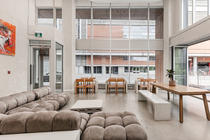 More Photos Of 1268 Rue Saint-Antoine O, Montréal Apartments For Sale