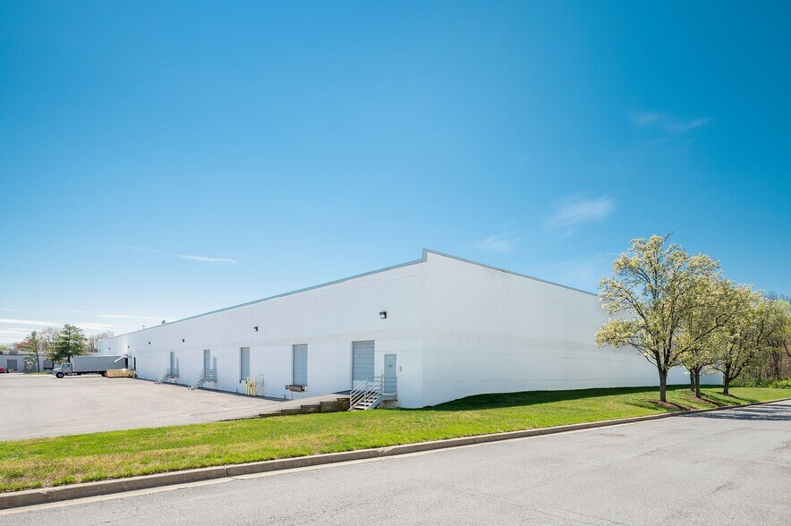 More Photos Of 11850 Baltimore Ave, Beltsville Flex For Lease