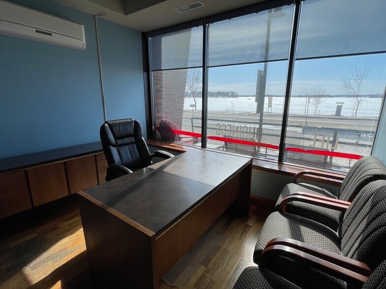 More Photos Of 4030-4032 Shoreline Dr, Spring Park Storefront Retail Office For Lease