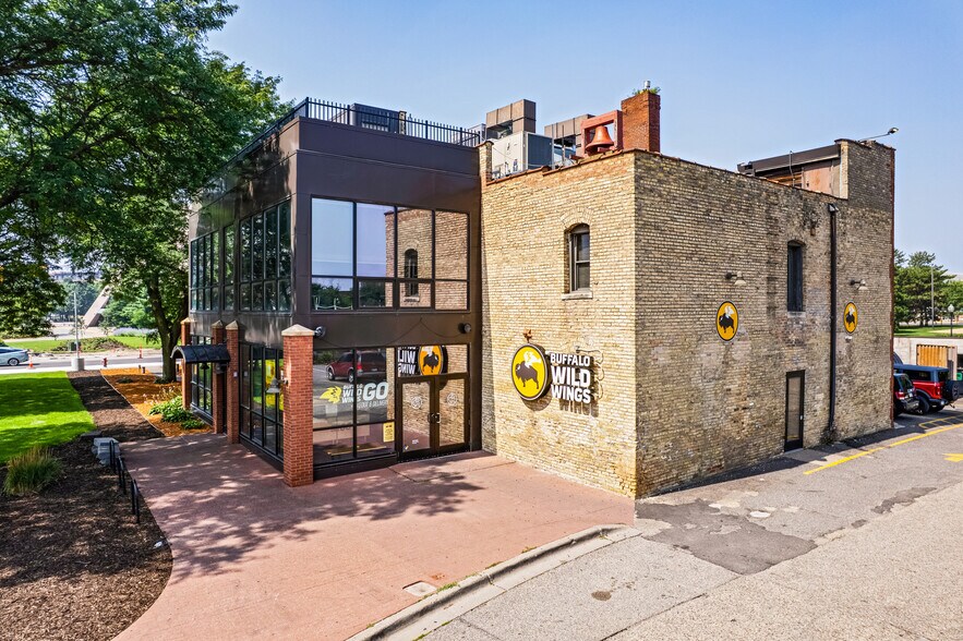 More Photos Of 2001 University Ave SE, Minneapolis General Retail For Sale