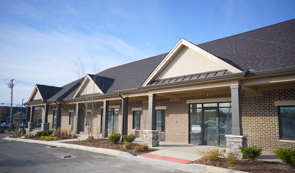More Photos Of 132 Maple Row Blvd, Hendersonville Office For Lease