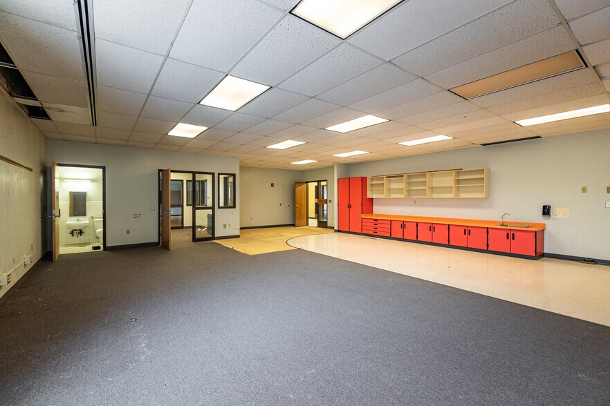 More Photos Of W7908 County Road Z, Onalaska Manufacturing For Sale