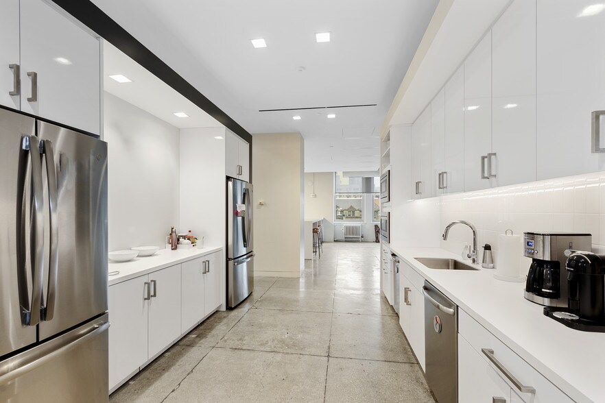 More Photos Of 257 Park Ave S, New York Office For Lease