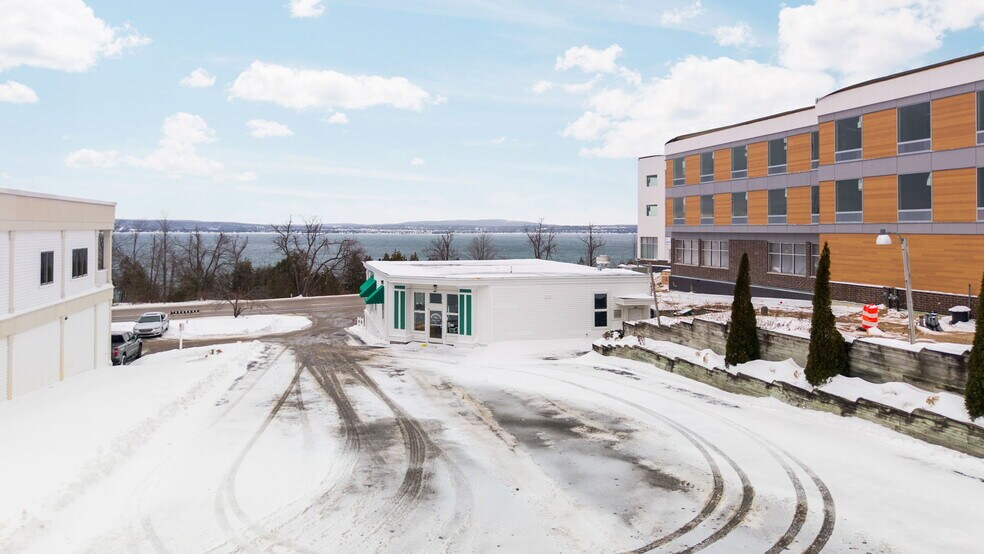 More Photos Of 2569 Charlevoix Rd, Petoskey Restaurant For Sale