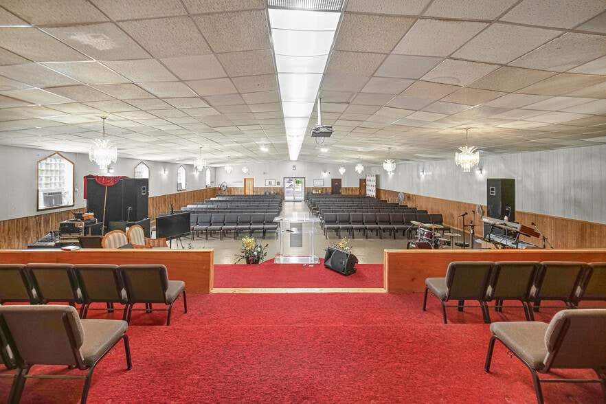 More Photos Of 4727 S Wabash Ave, Chicago Religious Facility For Sale