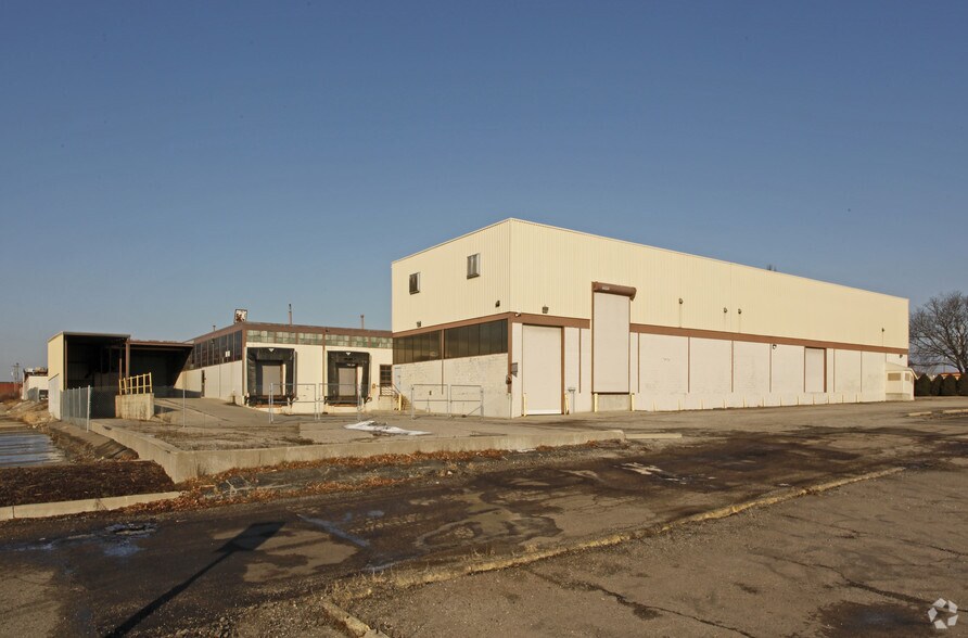 More Photos Of 1625 W Maple Rd, Troy Manufacturing For Sale