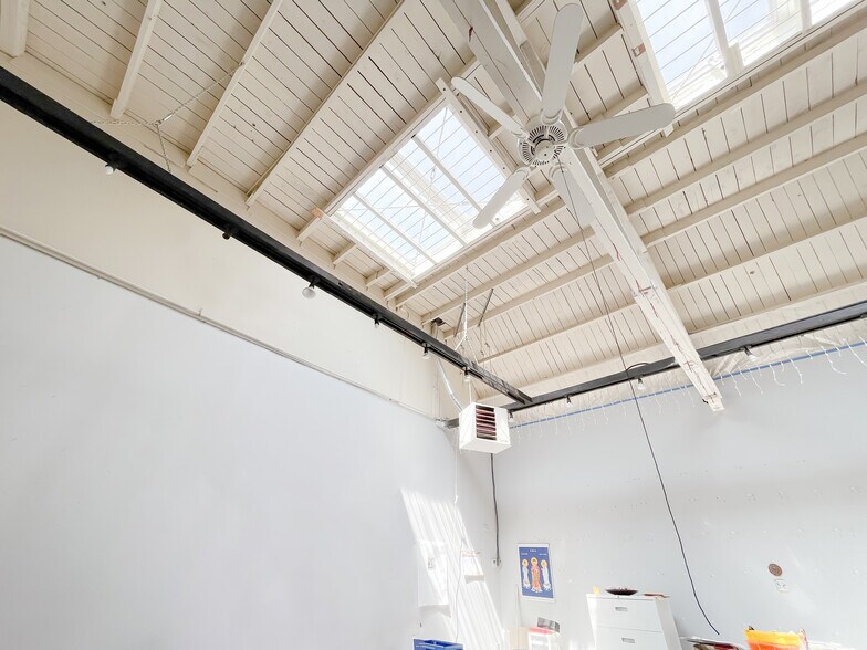 More Photos Of 3037-3039 Myrtle St, Oakland Office For Sale