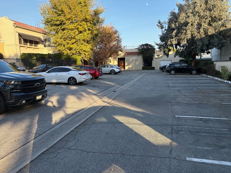 More Photos Of 1210-1214 E Green St, Pasadena Office For Lease