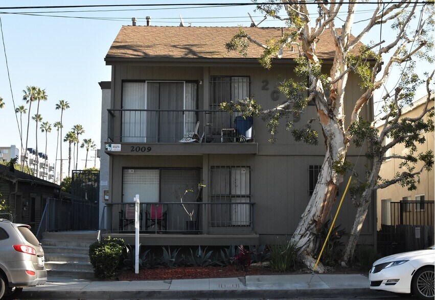 Primary Photo Of 2009 4th St, Santa Monica Apartments For Sale