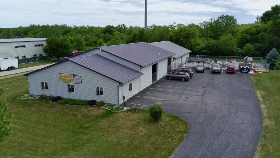 More Photos Of 4030 Commercial Dr, Janesville Manufacturing For Sale