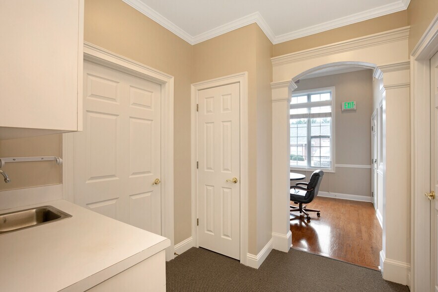 More Photos Of 416 Pirkle Ferry Rd, Cumming Office Residential For Lease