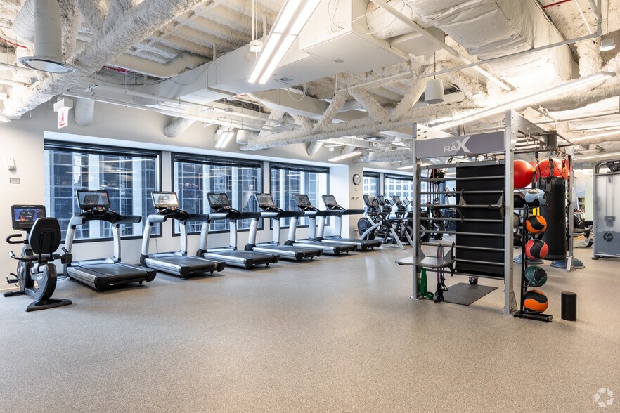 More Photos Of 321 N Clark St, Chicago Office For Lease