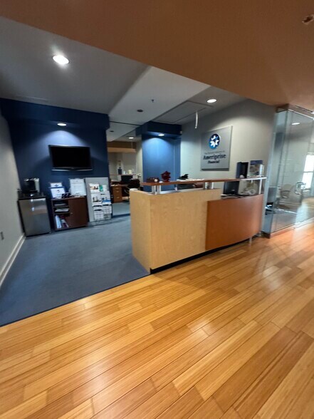 More Photos Of 3085 Fountainside Dr, Germantown Medical For Sale
