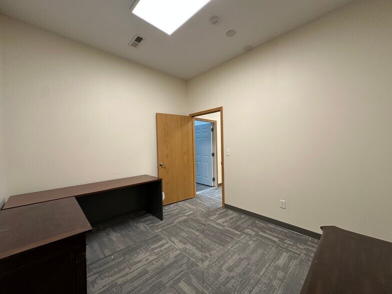More Photos Of 580 Madison Ave, North Liberty Office For Sale