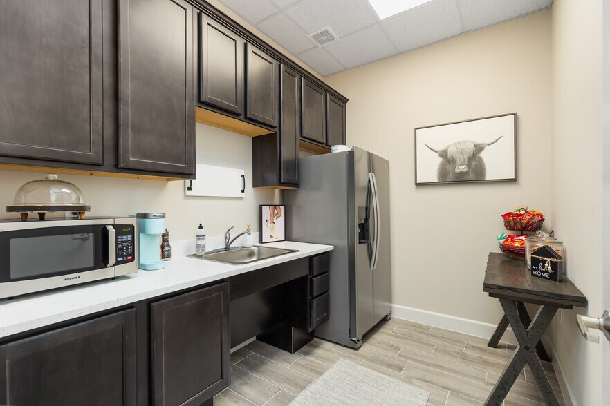 More Photos Of 8118 Fry Rd, Cypress Office For Lease