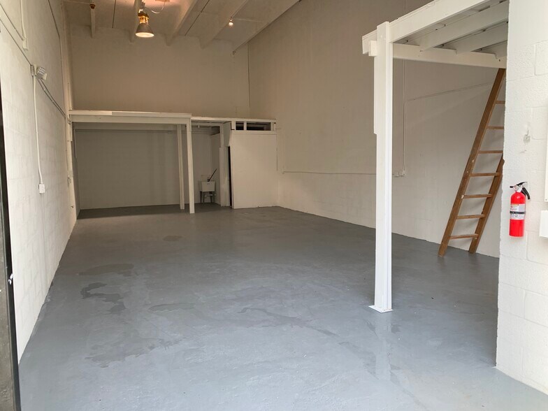 More Photos Of 2450 W 82nd St, Hialeah Coworking Space