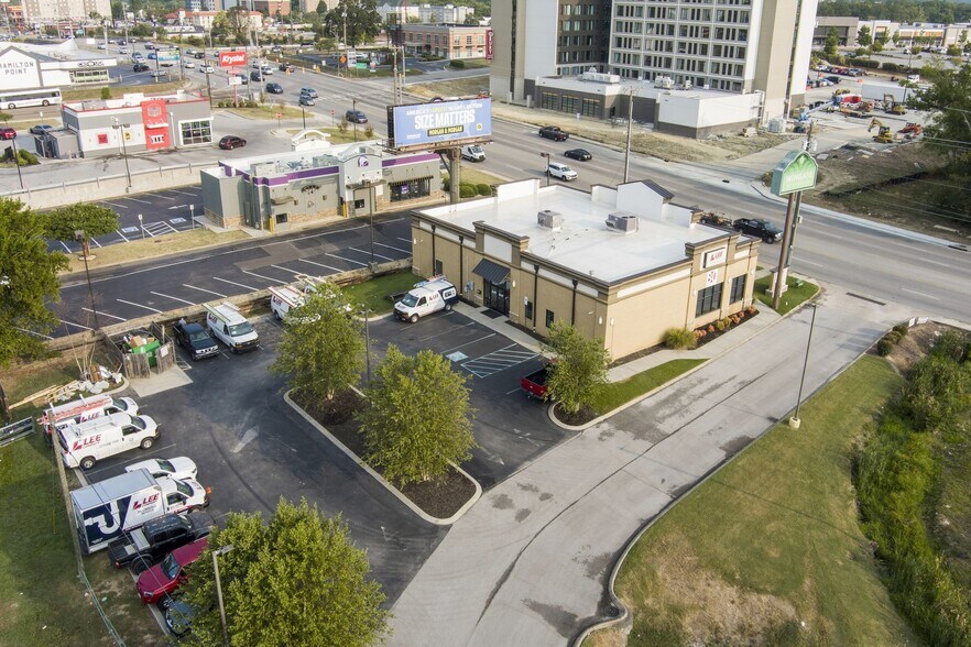 More Photos Of 7308 Shallowford Rd, Chattanooga Storefront Retail Office For Sale