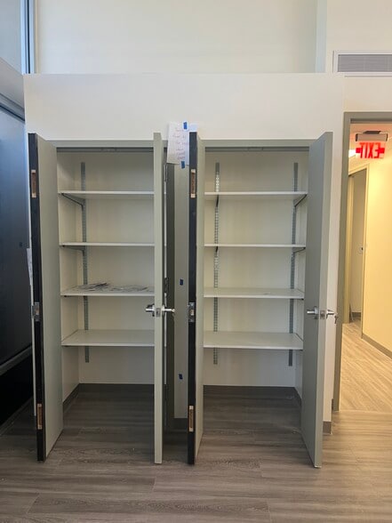 More Photos Of 6301 Northern Pass Dr, El Paso Office For Sale