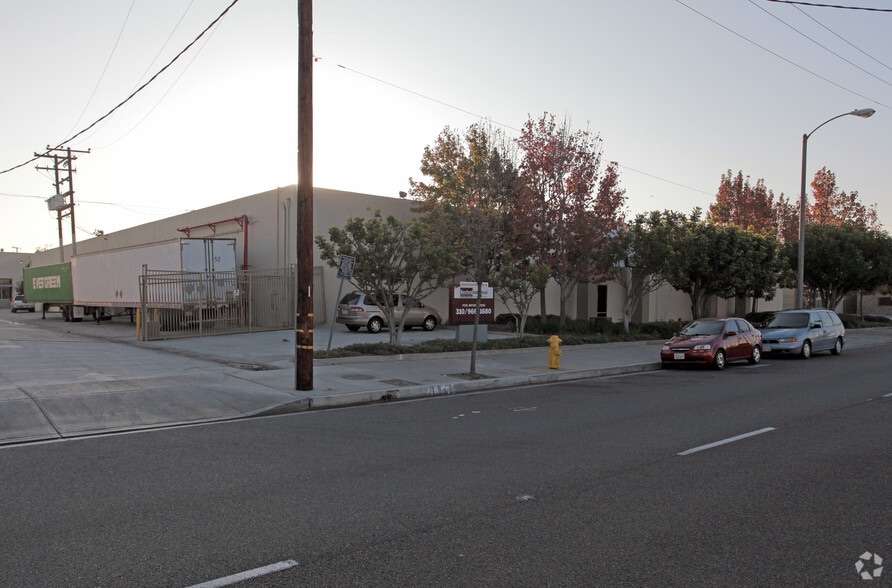 More Photos Of 18120 S Broadway, Carson Warehouse For Lease