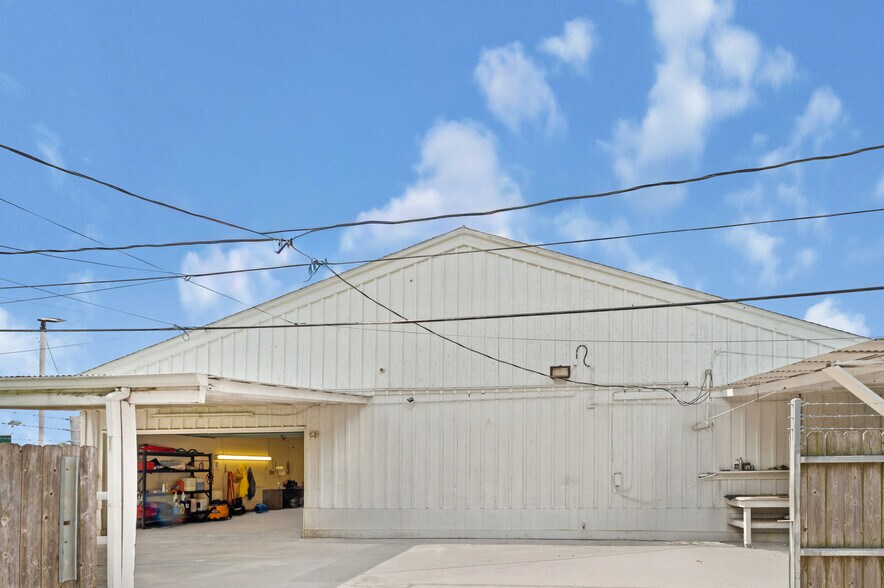 More Photos Of 411 Spencer Hwy, South Houston Auto Dealership For Lease