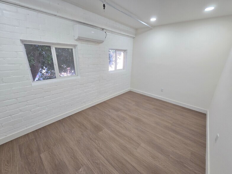 More Photos Of 3000 S Grand Ave, Los Angeles Warehouse For Lease