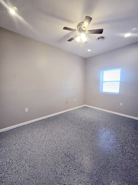 More Photos Of 2806 State Highway 105 Bldg 1, Charleston Flex For Lease