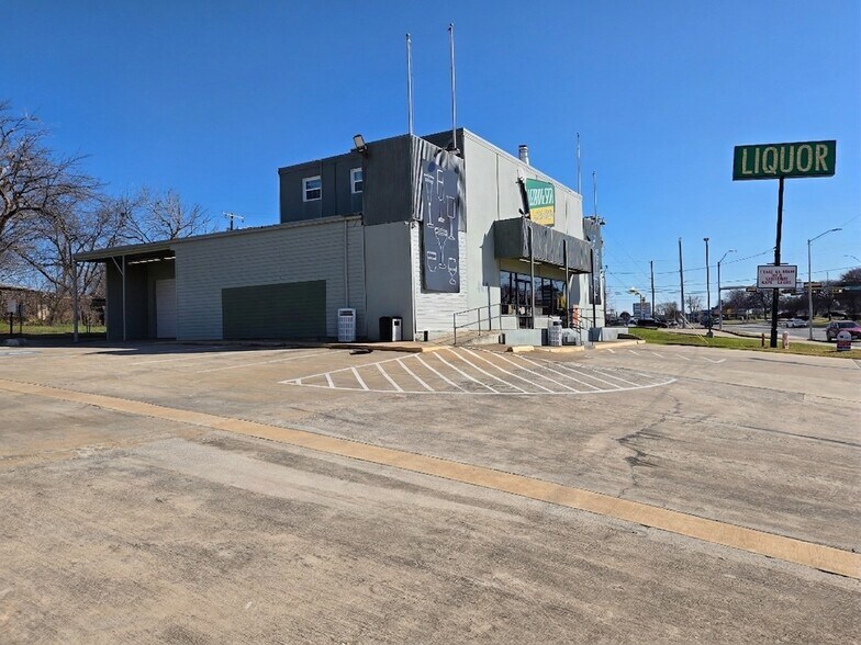 More Photos Of 406 N Carrier Pky, Grand Prairie Storefront Retail Office For Sale