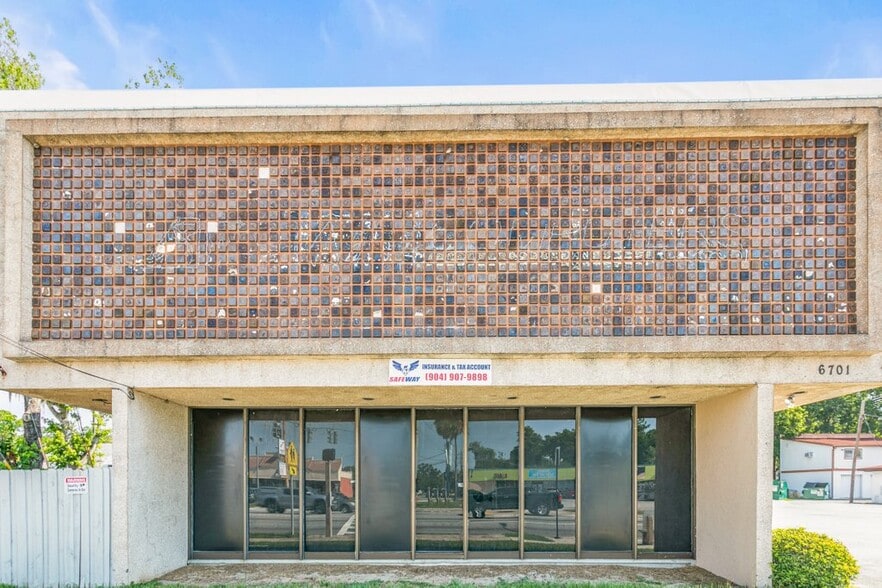 More Photos Of 6701 Beach Blvd, Jacksonville Freestanding For Lease